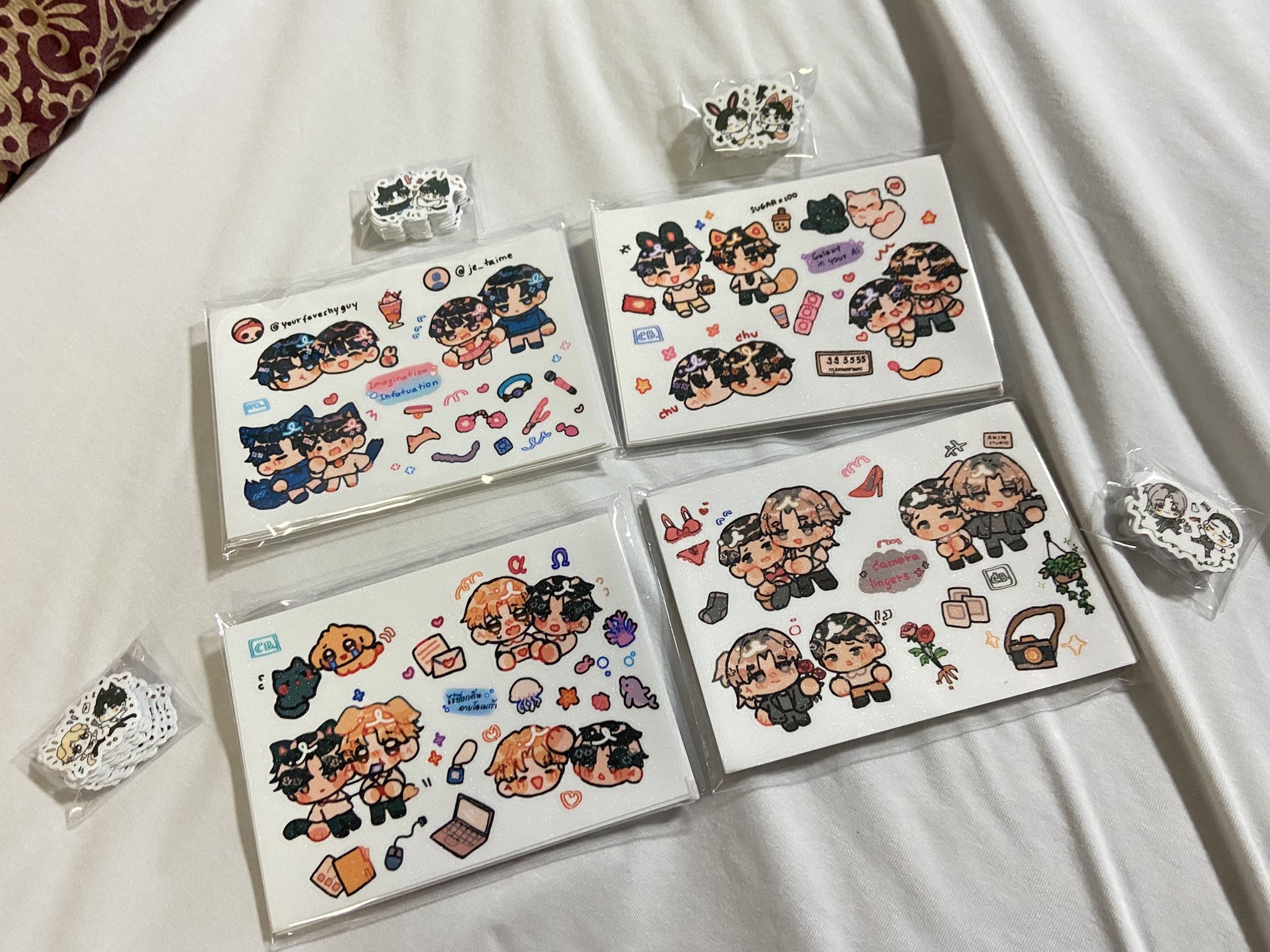 สติกเกอร์หนุ่มๆ บ้านซฟว. (หลงใหลได้โปรด / จักรวาลของอัยย์ / ไร้ซึ่งกลิ่นอายโอเมก้า / หลังกล้องใต้ถุงน่องลูกไม้)