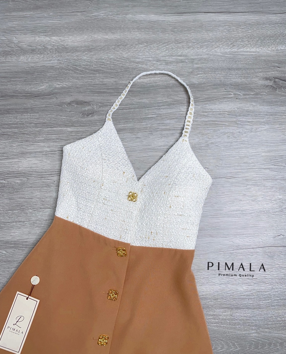 เดรสสวยหรูสายคล้องคออกวีเซ็กซี่นิดๆ