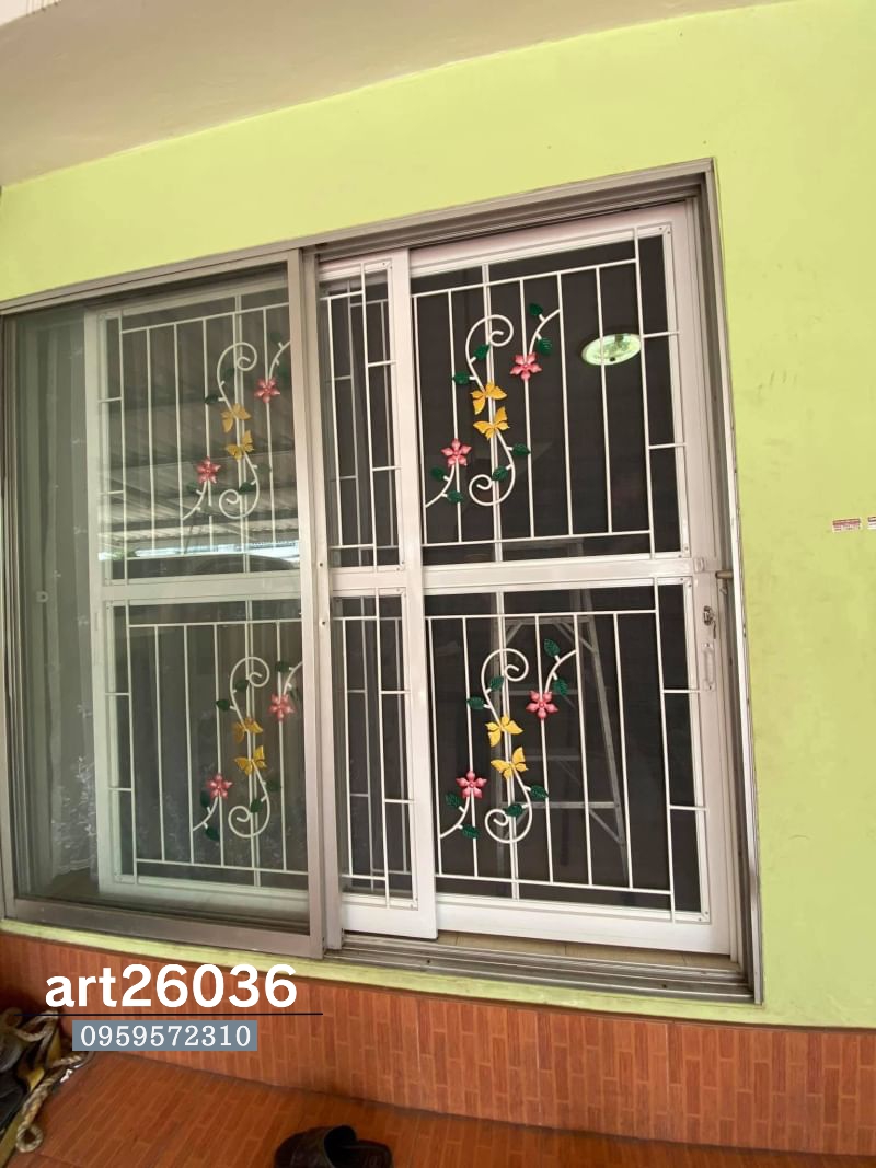 เหล็กดัดสีอบพร้อมมุ้งลวด หน้าต่าง ประตู