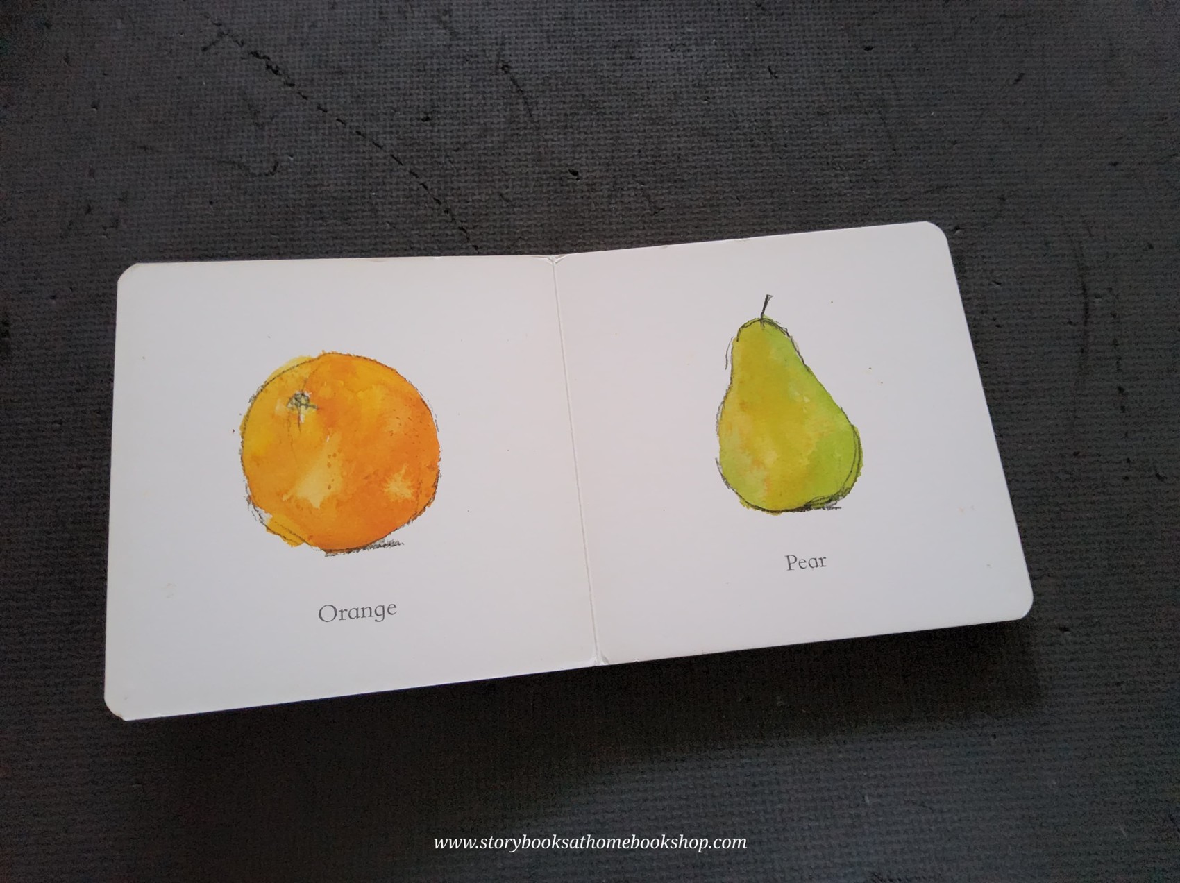 BOARD BOOK** 🍅🍅ORANGE PEAR APPLE BEAR BY EMILY GRAVETT