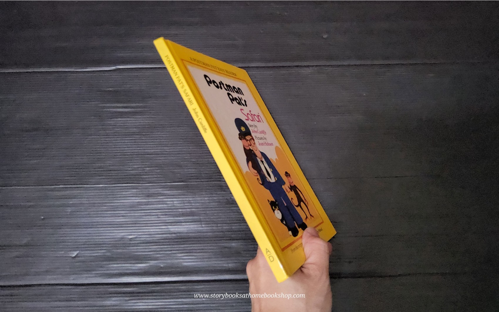 หนังสือนิทานปกแข็ง** 🍅🍓POSTMAN PAT'S SAFARI