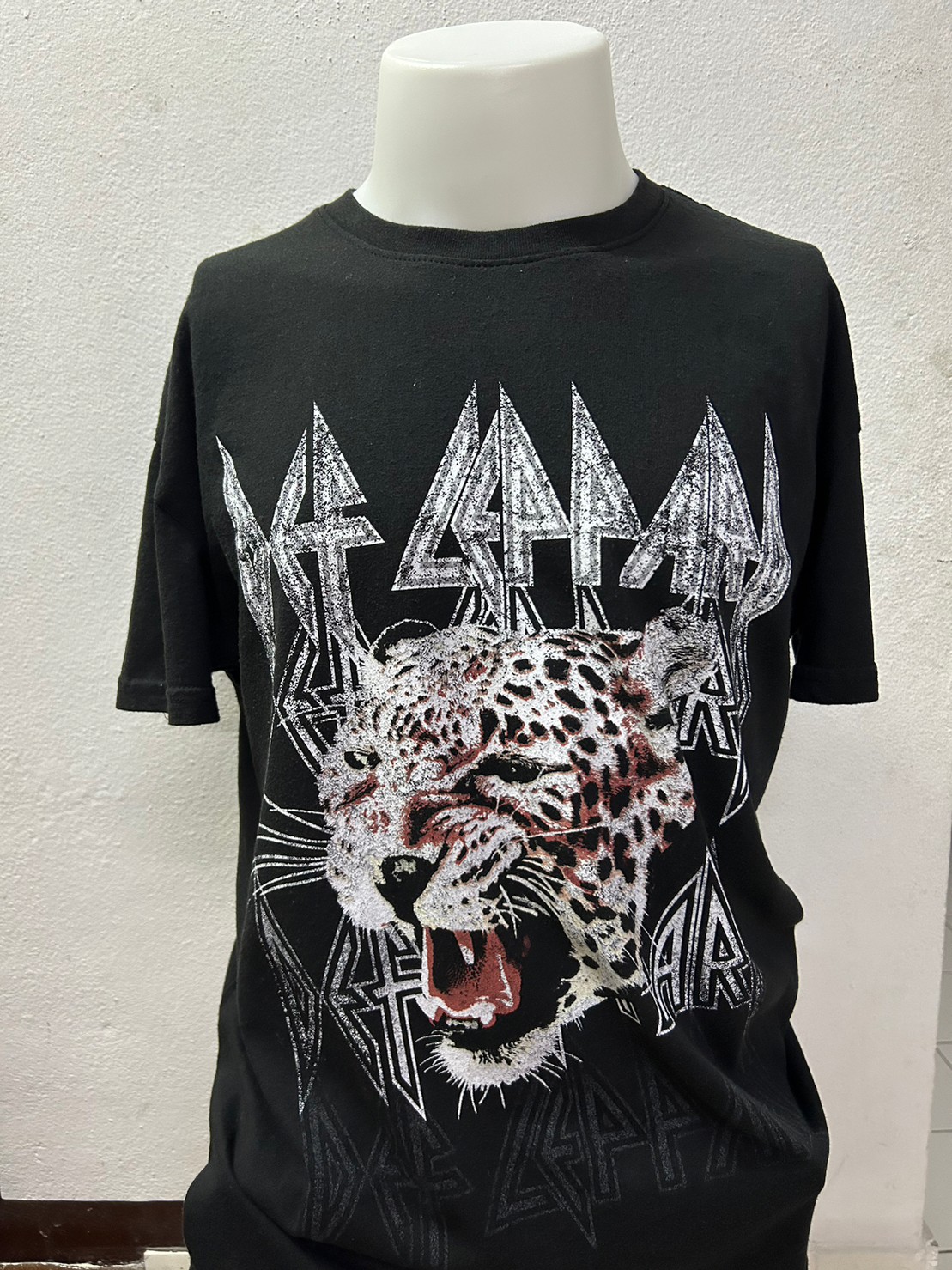 DEP LEPPARD สภาพสวยAAA ผ้าบาง ป้ายปั๊มคอ DEP LEPPARD ผลิตปี 2020 อก 22.5" ยาว 27" Made In Guatemala 100% Cotton
