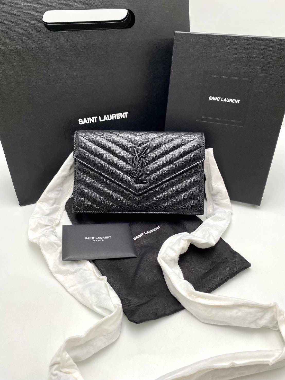 โปร New Ysl woc’7.5 ปี 2023 อุปกรณ์ : กล่อง ถุงผ้า การ์ด ถุงกระดาษ