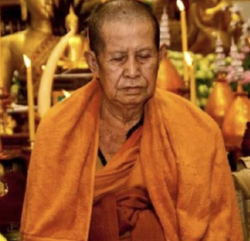 พระทันตธาตุครูบาศรีวัย วัดหนองเงือก อ.ป่าซาง จ.ลำพูน ครูบาศรีวัย ท่านมรณะภาพเมื่อปี 2556 ได้มาจากสล่าบอย อายุ 50 ปี เป็นหลานพ่อหนานแดง พ่อหนานแดงเคยรับใช้ครุบาศรีวัย พ่อหนานแดงเสียชีวิตแล้วเมื่อปี 2549 หากยังมีชีวิตอยู่ถึงปัจจุบัก็จะมีอายุ 95 ปี