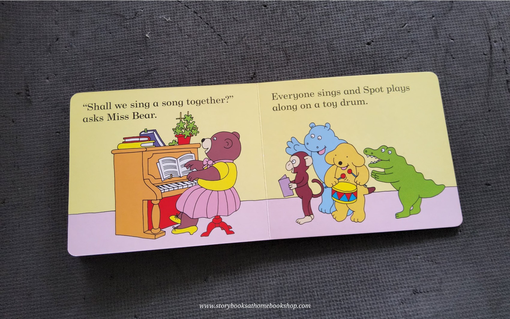 Board Book** 🍅🍓SPOT LOVES NURSERY BY ERIC HILL