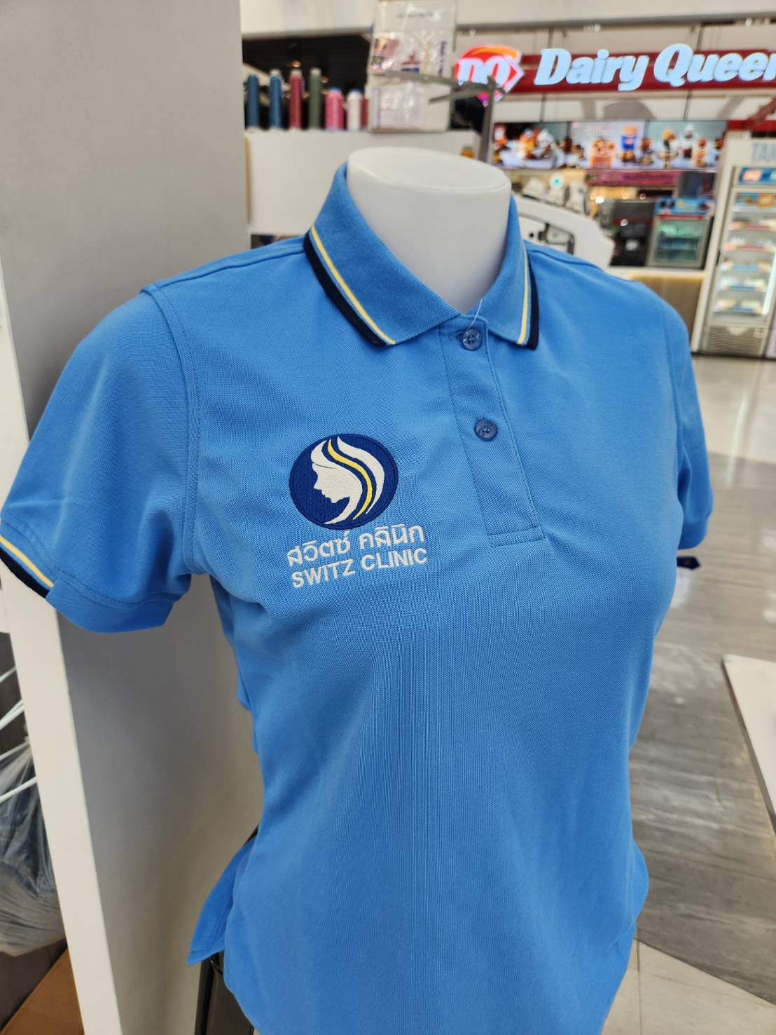 เสื้อโปโลพร้อมปักโลโก้ที่หน้าอก ไม่มีขั้นต่ำ ตัวเดียวก็ทำ