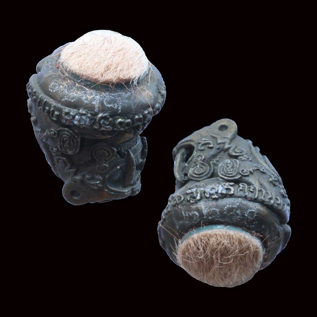 พยัคฆ์เขี้ยวดาบ เนื้อแร่เขาพนมกุเลน(พิเศษ) รุ่นไตรมาส ปี49 หลวงปู่กาหลง เขี้ยวแก้ว