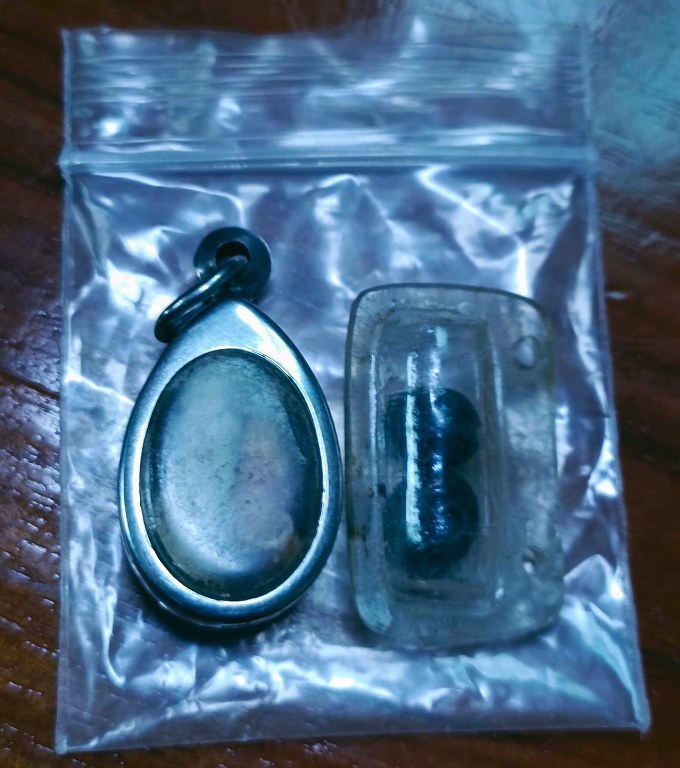 พระทันตธาตุ และเม็ดประคำ ครูบาอินโต คัธวังโส วัดบุญยืน จ.พะเยา ได้มาจากครูประหยัด อายุ ๖๐ ปี (บันทึก พ.ศ.๒๕๖๖) เคยสอนอยู่ที่โรงเรียนสันโค้ง จ.เชียงราย ปัจจุบัน (พ.ศ.๒๕๖๖) เกษียณอายุแล้ว