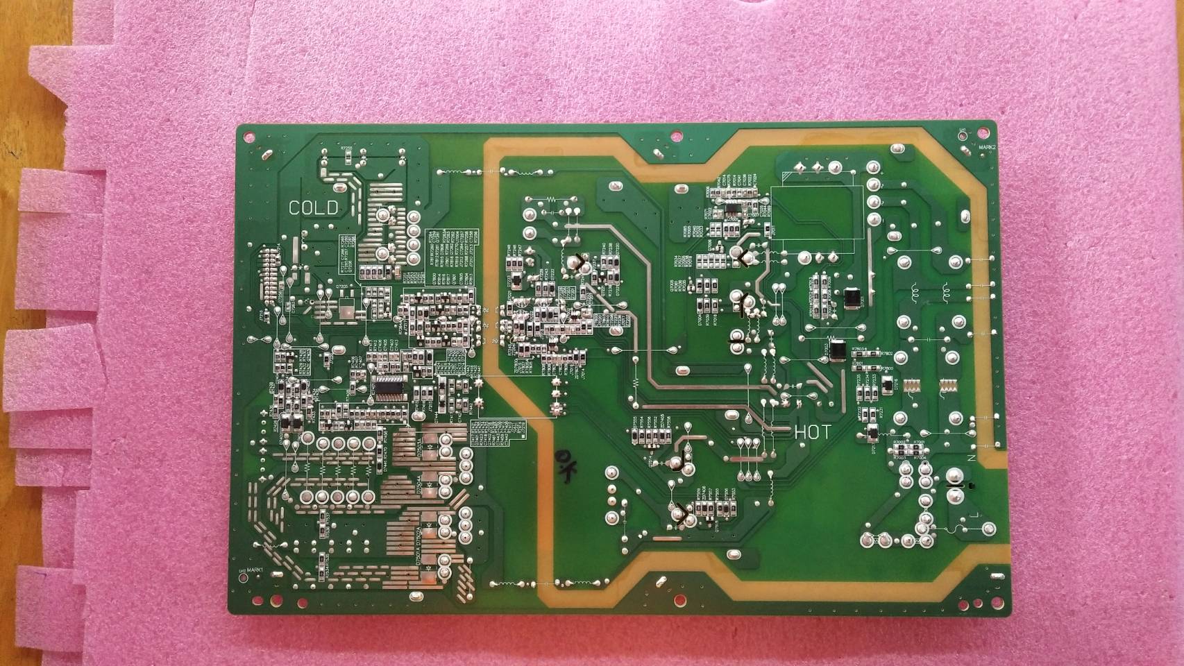 ซัพพลายทีวีชาร์ป SHARP ของแท้มือสองถอดจากเครื่อง พาร์ทRUNTKB748WJN2 ใช้กับรุ่น 4T-C60AH1X 4T-C60AL1X 4T-C60BK1X และรุ่นอื่นที่พาร์ทเหมือนกัน.