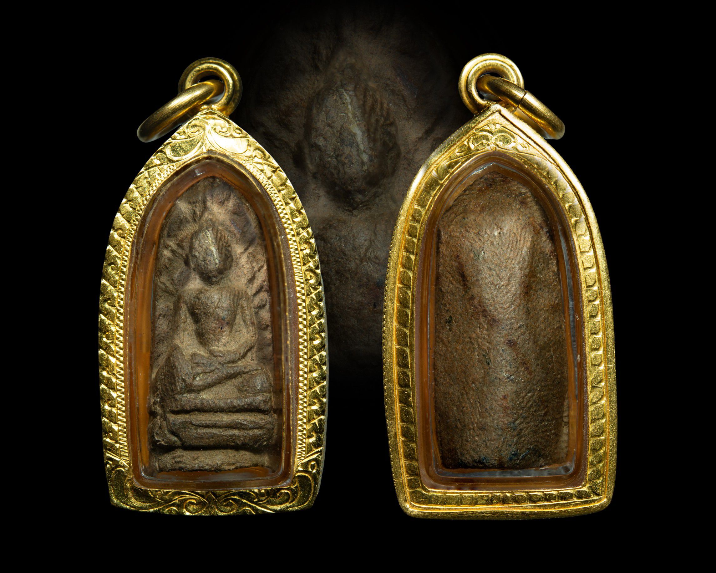 พระรอด วัดพระสิงห์ เชียงใหม่ ปี 2496 (ก้นอุดผงหลวงพ่อสด)