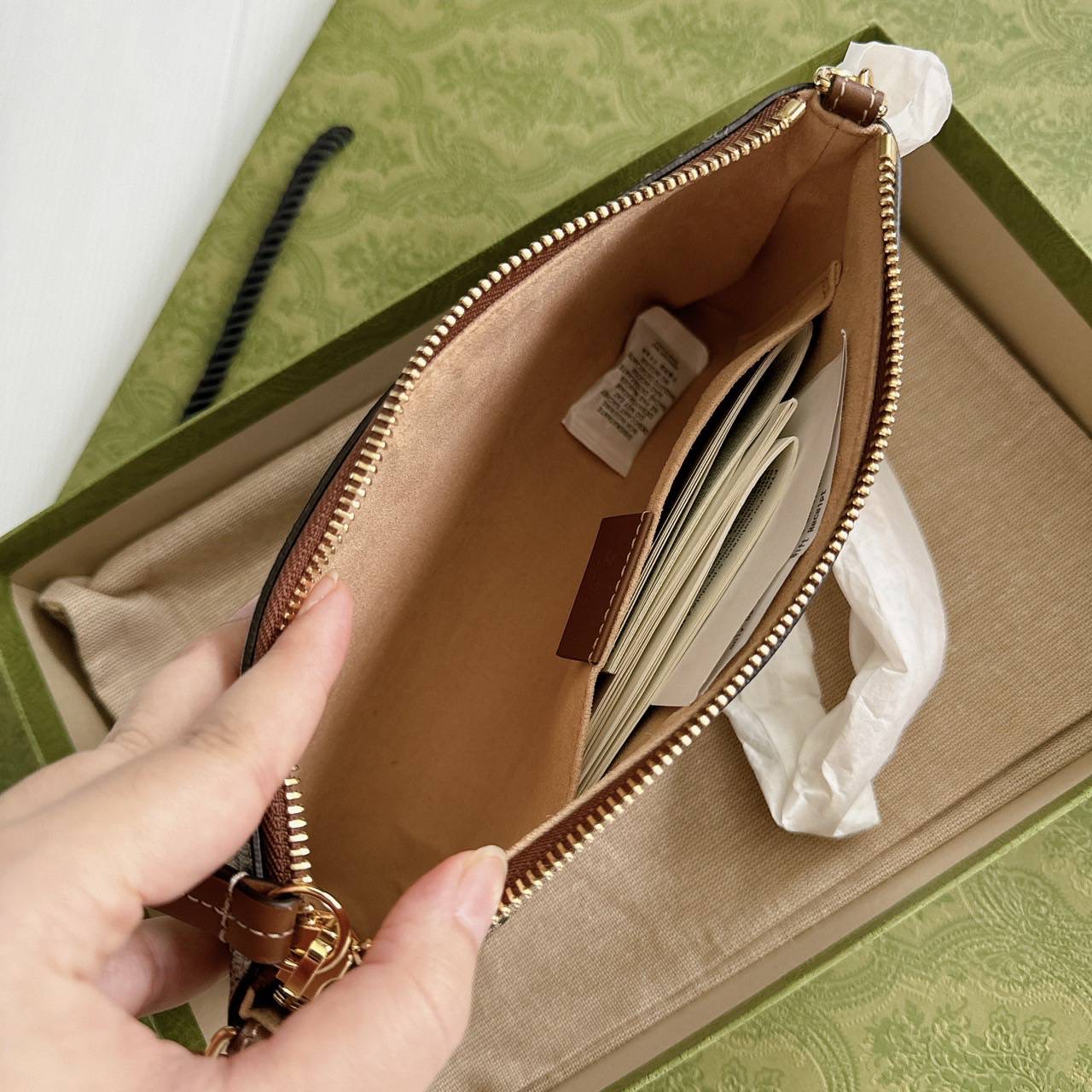 New Gucci O Wrist Wallet ใส่ i Phone Pro Max ได้นะคะ