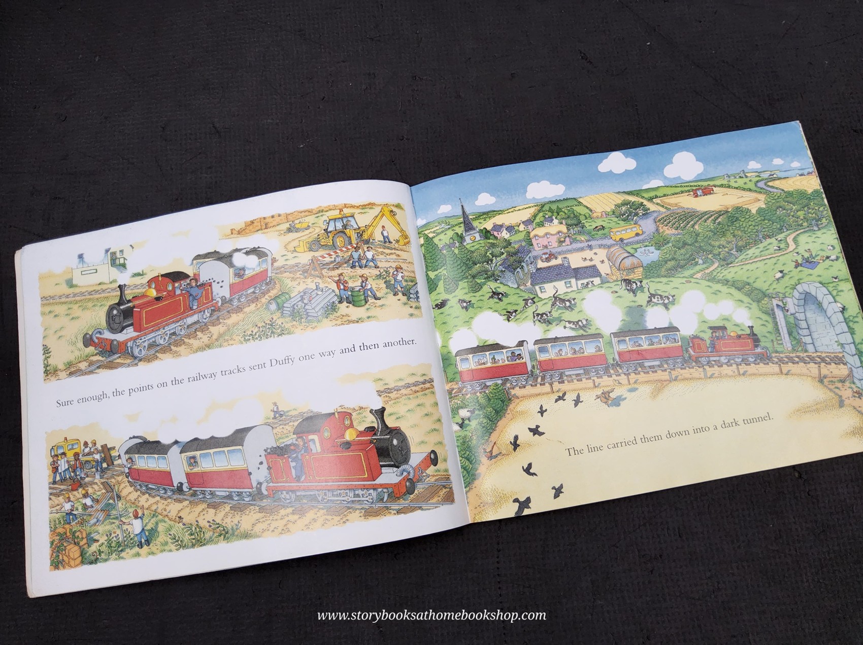 หนังสือนิทานปกอ่อน** 🍅GREEN LIGHT FOR THE LITTLE RD TRAIN BY BENEDICT BLATHWAYT