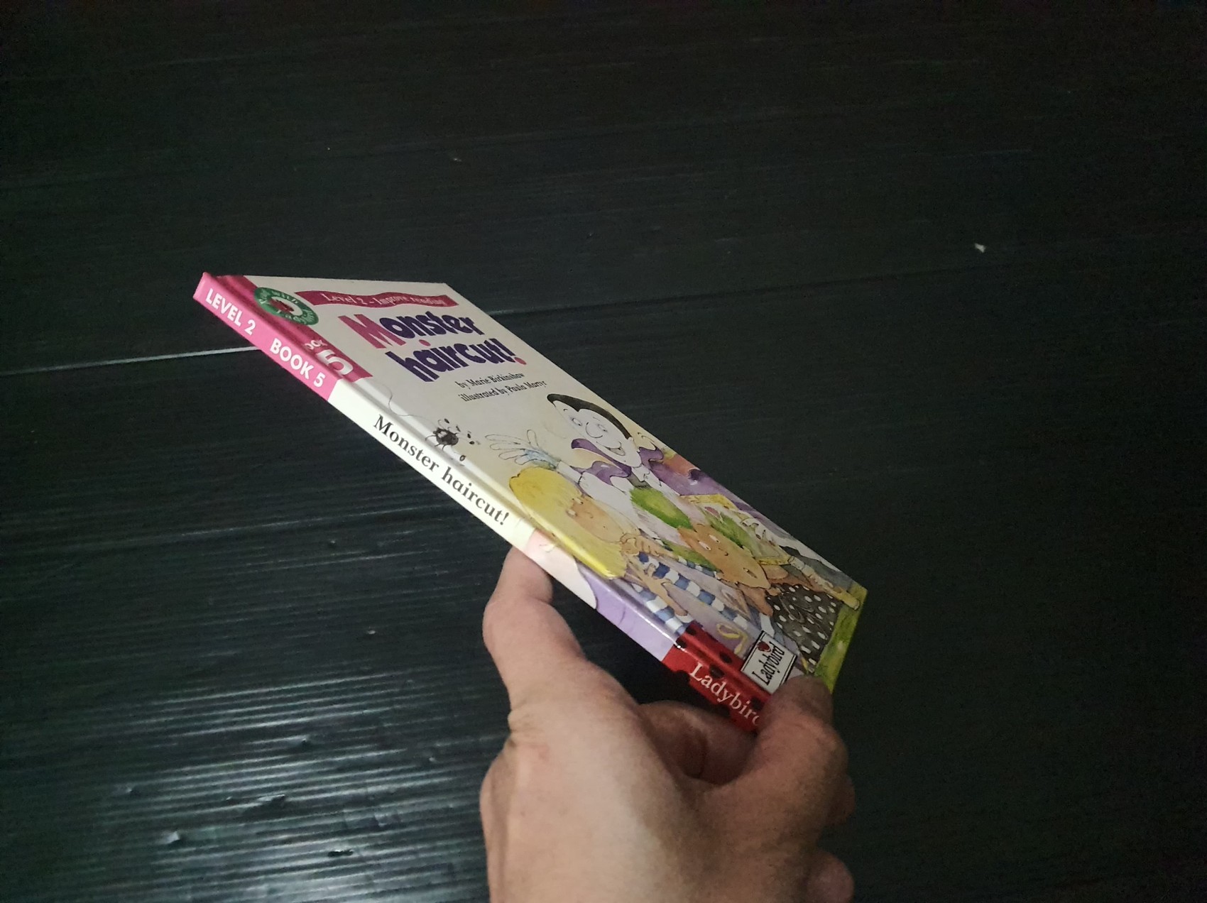 หนังสือนิทานปกแข็ง ** 🍅🍓READ WITH LADYBIRD:L2 BOOK 5 MONSTER HAIRCUT!