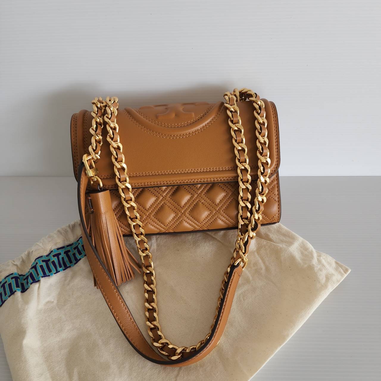New TORY BURCH FLEMING SMALL CONVERTIBLE SHOULDER BAG Color: Kobicha Style Number