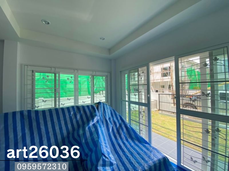 เหล็กดัดพร้อมมุ้งลวด ผีเสื้อสีขาว มีทั้งประตูและหน้าต่าง