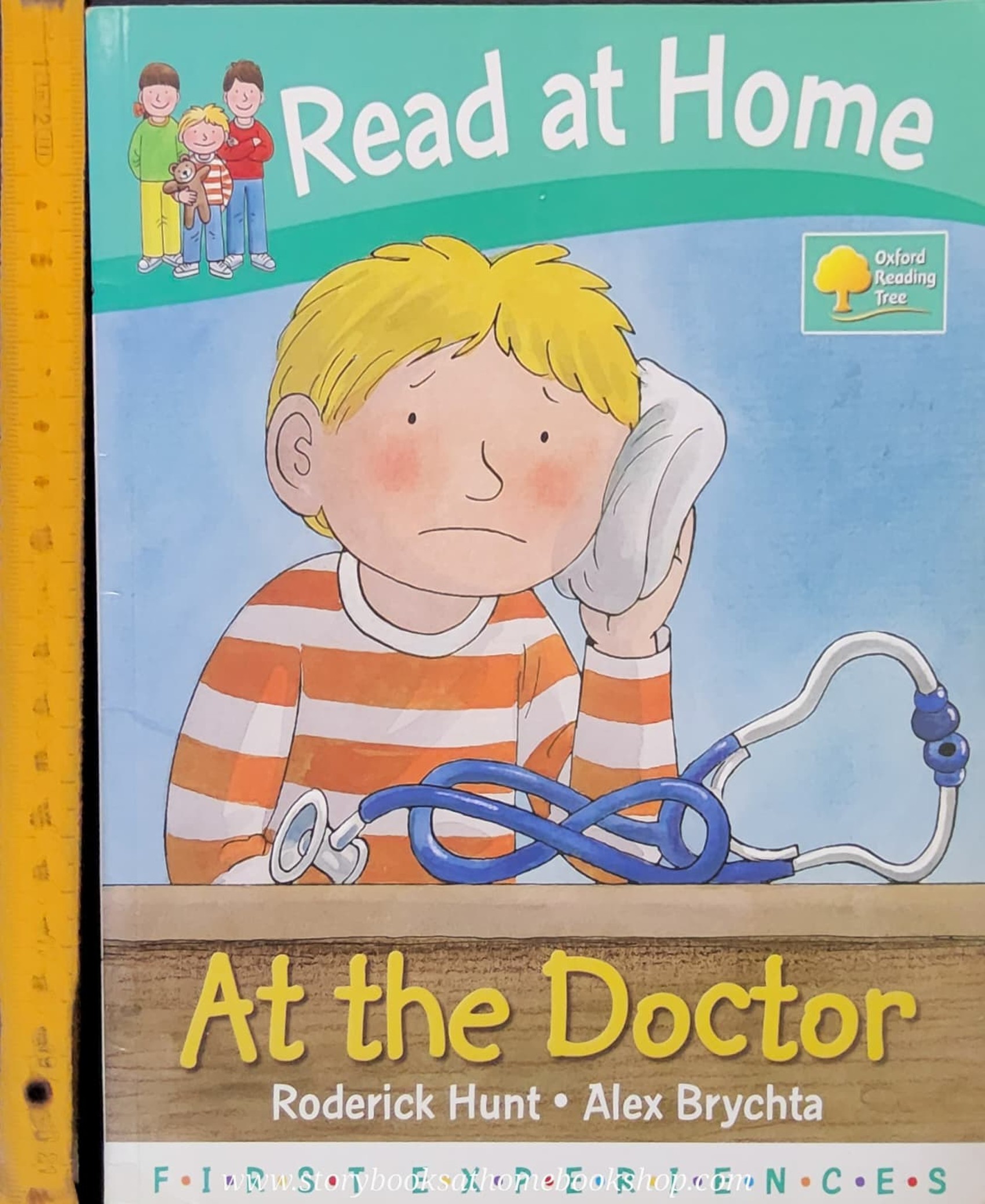 หนังสือนิทานปกแข็ง** 🍅READ AT HOME:FIRST EXPERIENCES: AT THE DOCTOR
