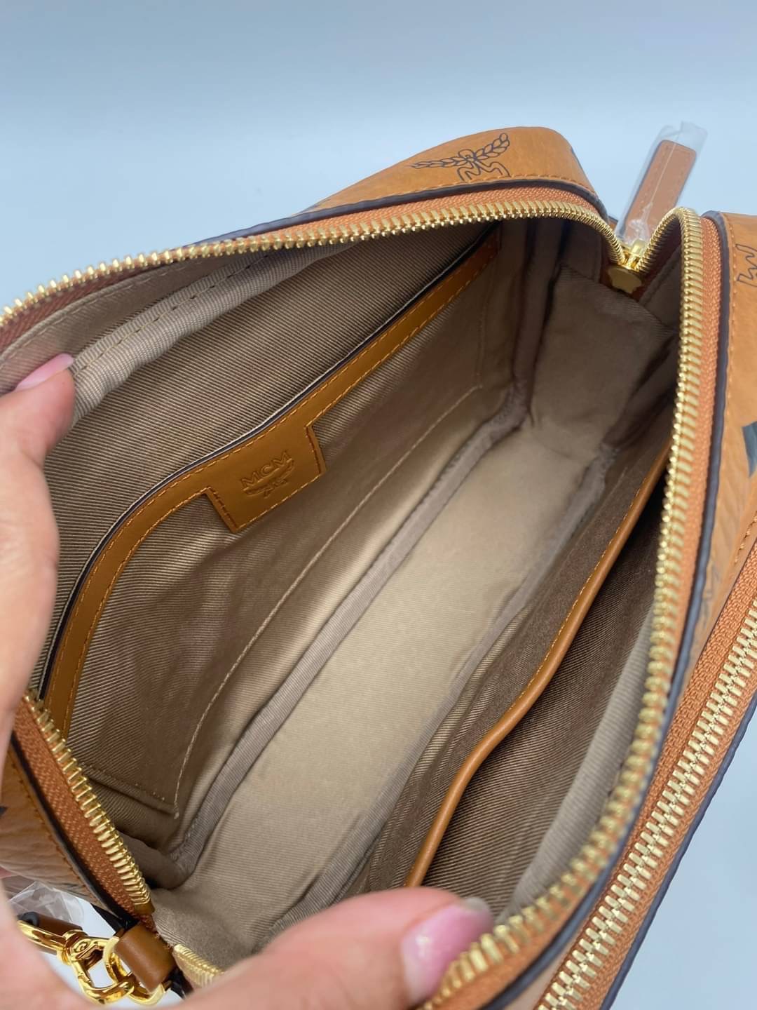 New Mcm klassic small crossbody อุปกรณ์การ์ด ถุงผ้า ถุงกระดาษ shop king power