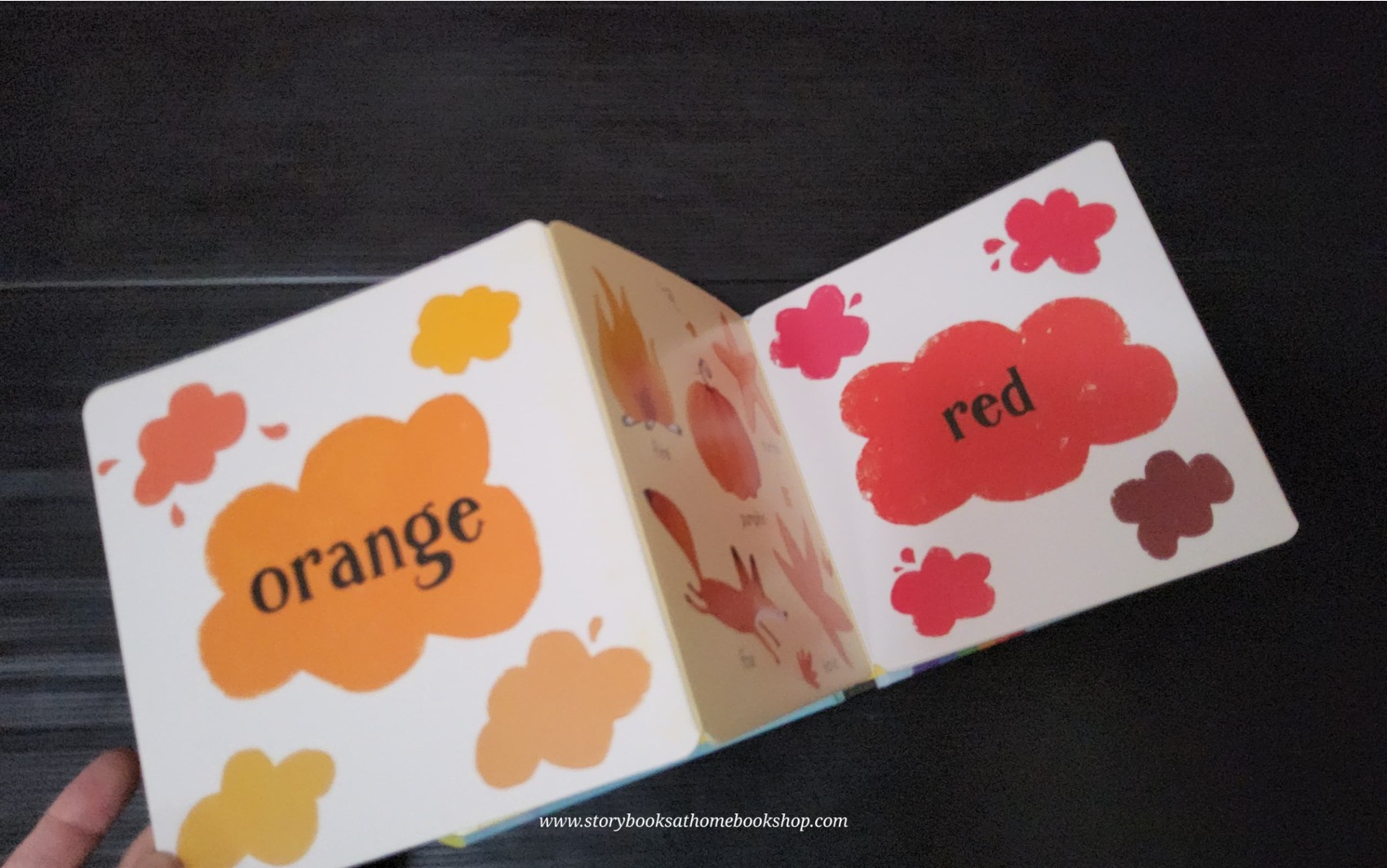 BOARD BOOK ** ð
ð
USBORNE FOLD-OUT BOOS:COLOURS