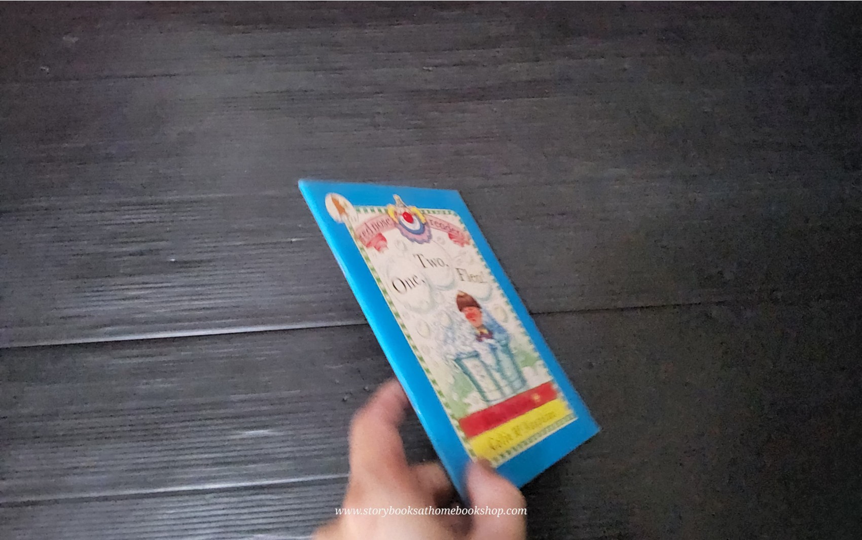 หนังสือนิทานปกอ่อน** 🍅RED NOSE READERS:ONE,TWO,FLEA! BY ALLAN AHLBERG+COLIN McNAUGHTON