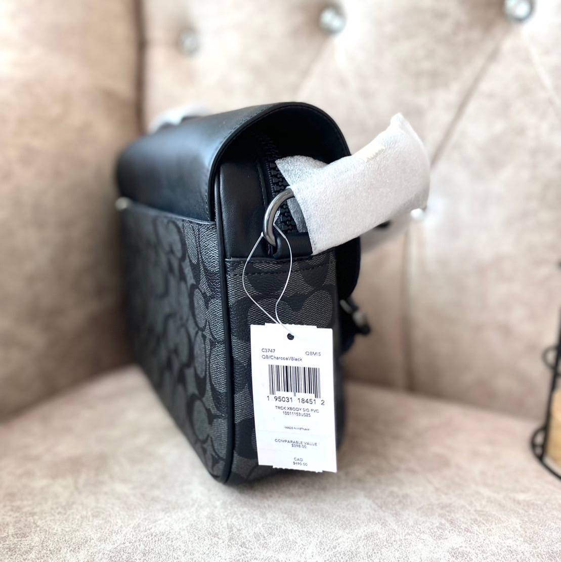 New Coach Track Crossbody In Signature Canvas ขนาด : 10 1/2" (L) x 7" (H) x 2 1/2" (W)