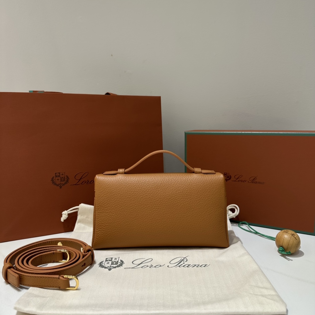 [Pre-order] Loro Piana รุ่น L19 Extra Pocket Pouch Brown Calfskin งานเกรดคุณภาพเทียบแท้ VIP QUALITY