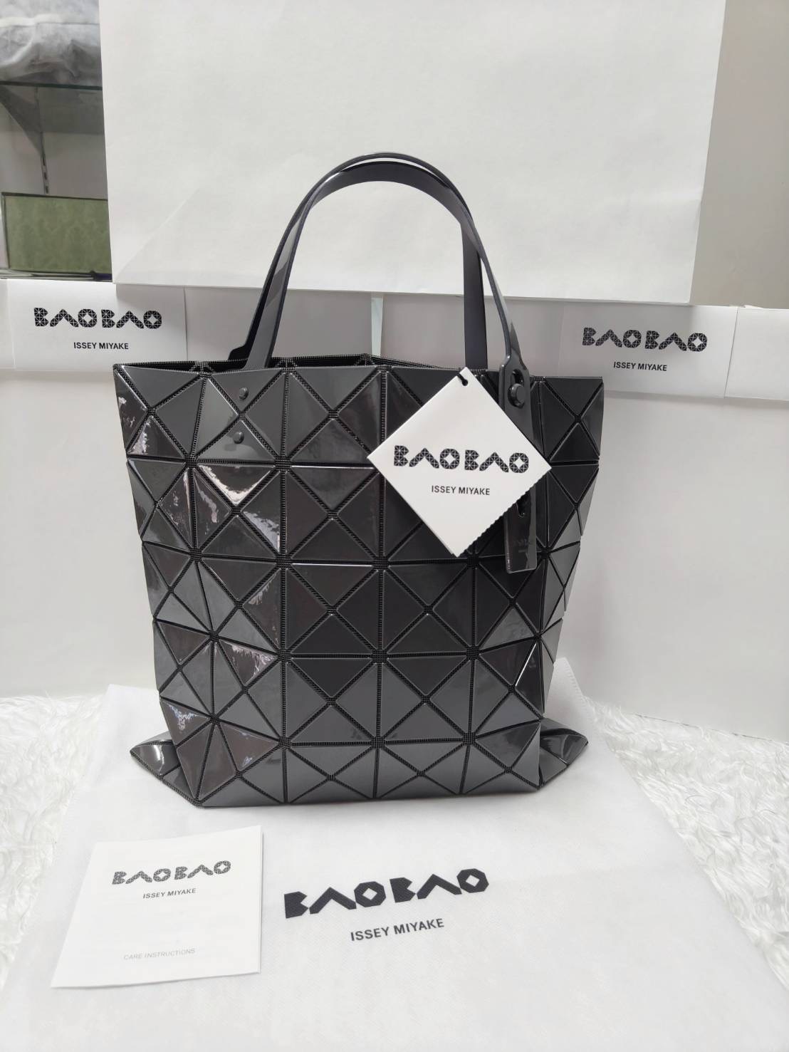 คอลเลคชั่นใหม่ สีเทา สีขาว New Bao Bao 6x6 ราคาโปร 11,990 บาท