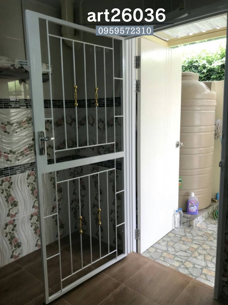 เหล็กดัดพร้อมมุ้งลวด ลายคลาคสิก กระจกบานเลื่อน