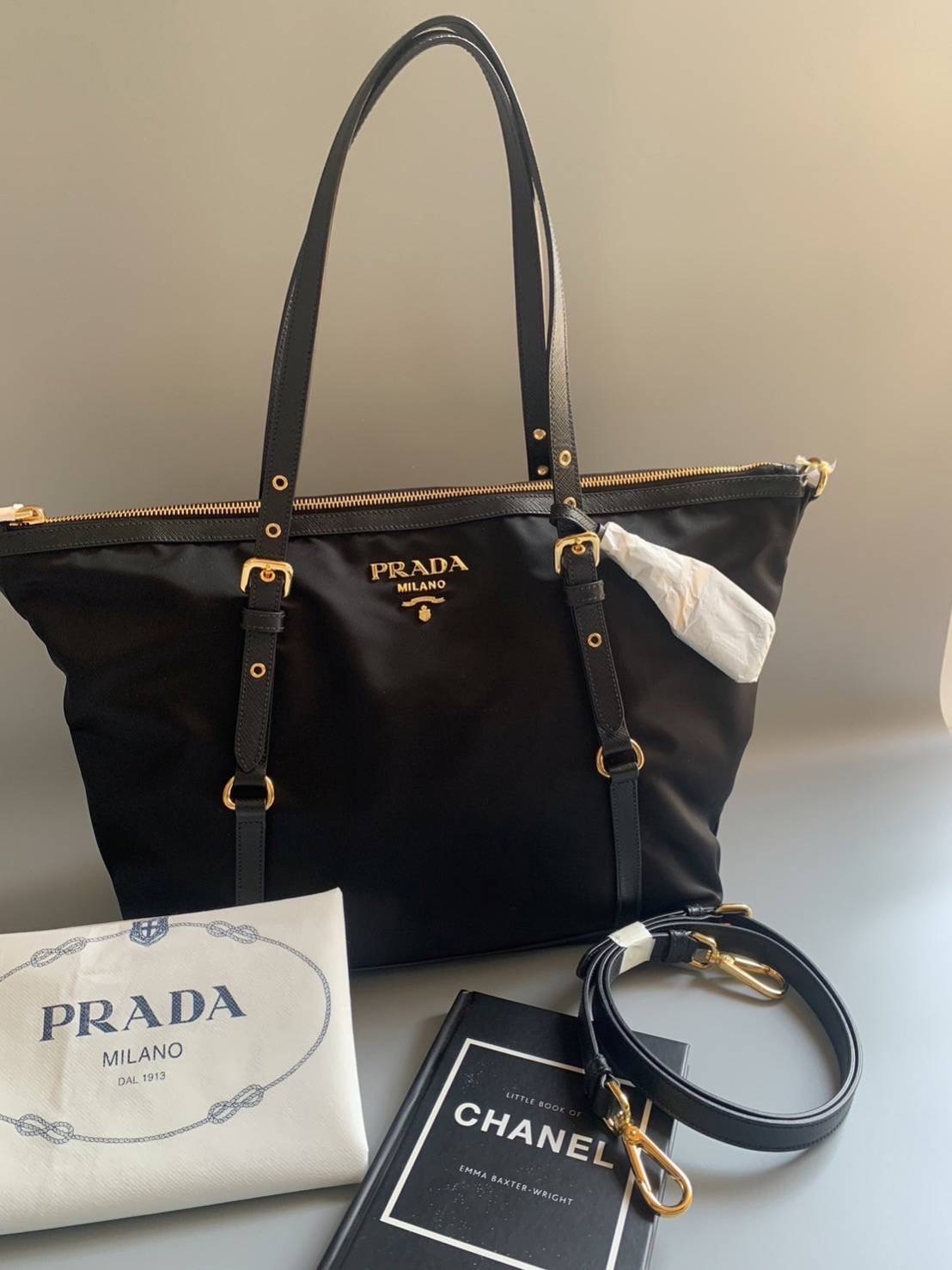โปร New Prada Nylon Top Zip Tote มีสายยาวถอดออกได้ 14 x 12 x 6 นิ้ว (ปาก 17 นิ้ว)