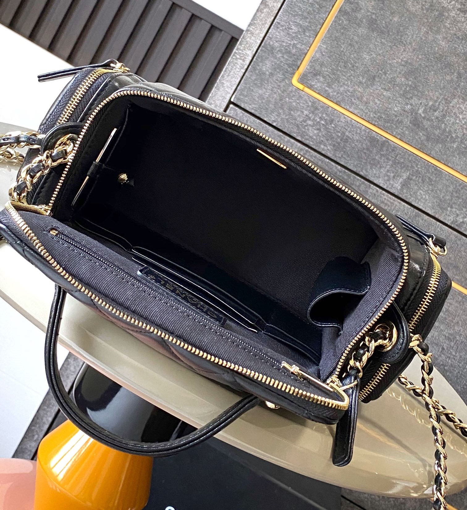 [Pre-order]Chanel VANITY CASE AS5222 Shiny Crumpled Lambskin & Gold-Tone Metal Black งานVIP คุณภาพที่ดีที่สุด