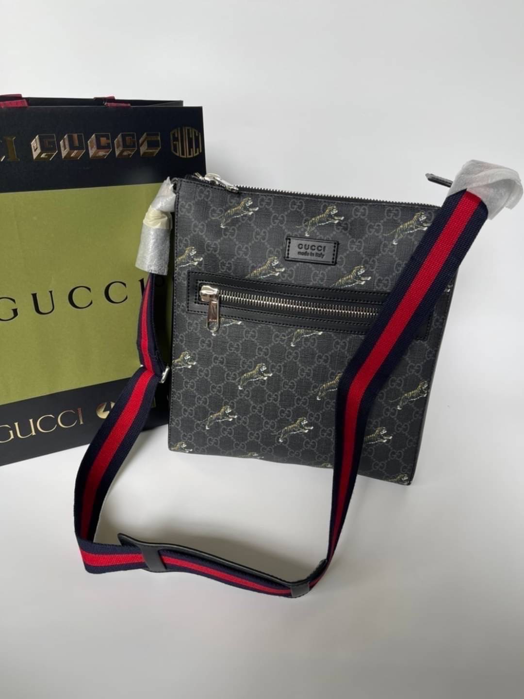 New Gucci messenger bag tiger print Size ใหญ่ 12 x 10.5 นิ้ว