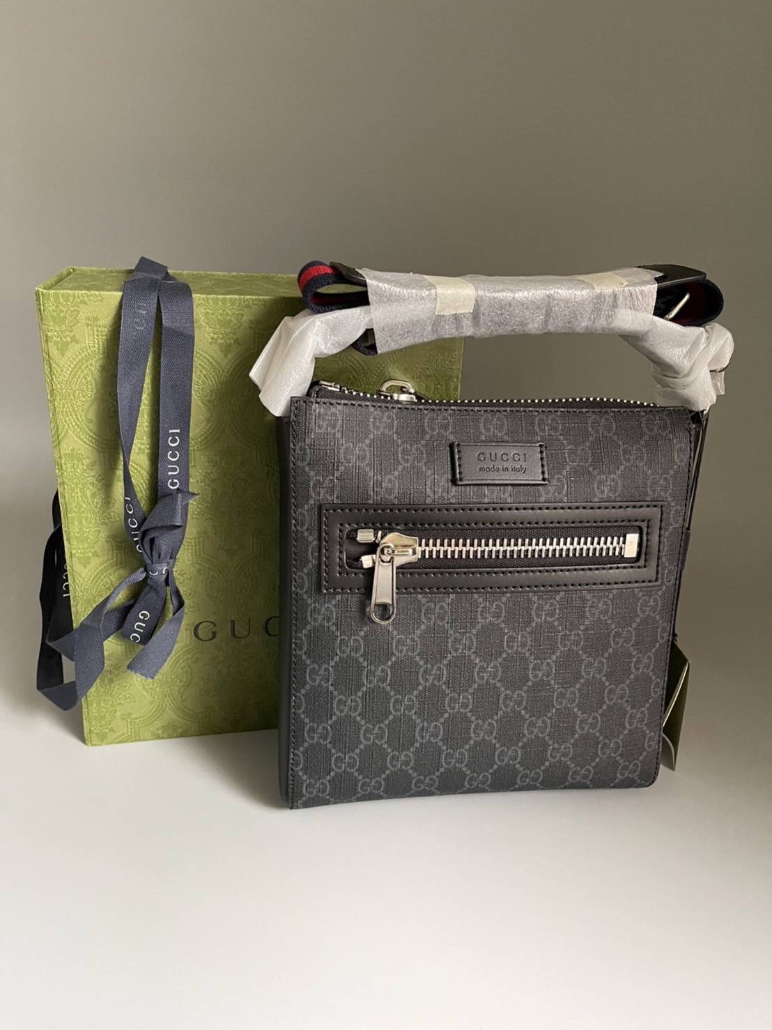 New GUCCI GG Black Small Messenger Bag ขนาด : 8.26" (L) × 9.25” (H) × 1.77" (D)
