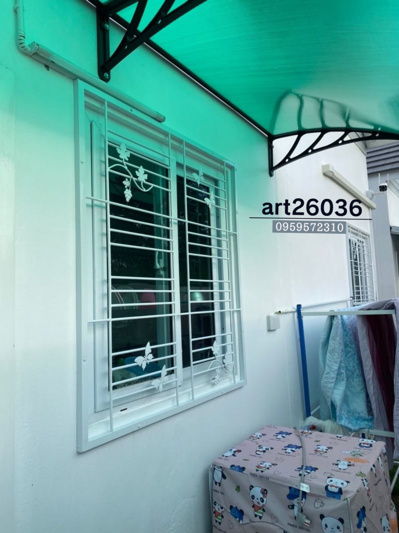 เหล็กดัดสีอบขาว ลายผีเสื้อ กระจกบานเลื่อน