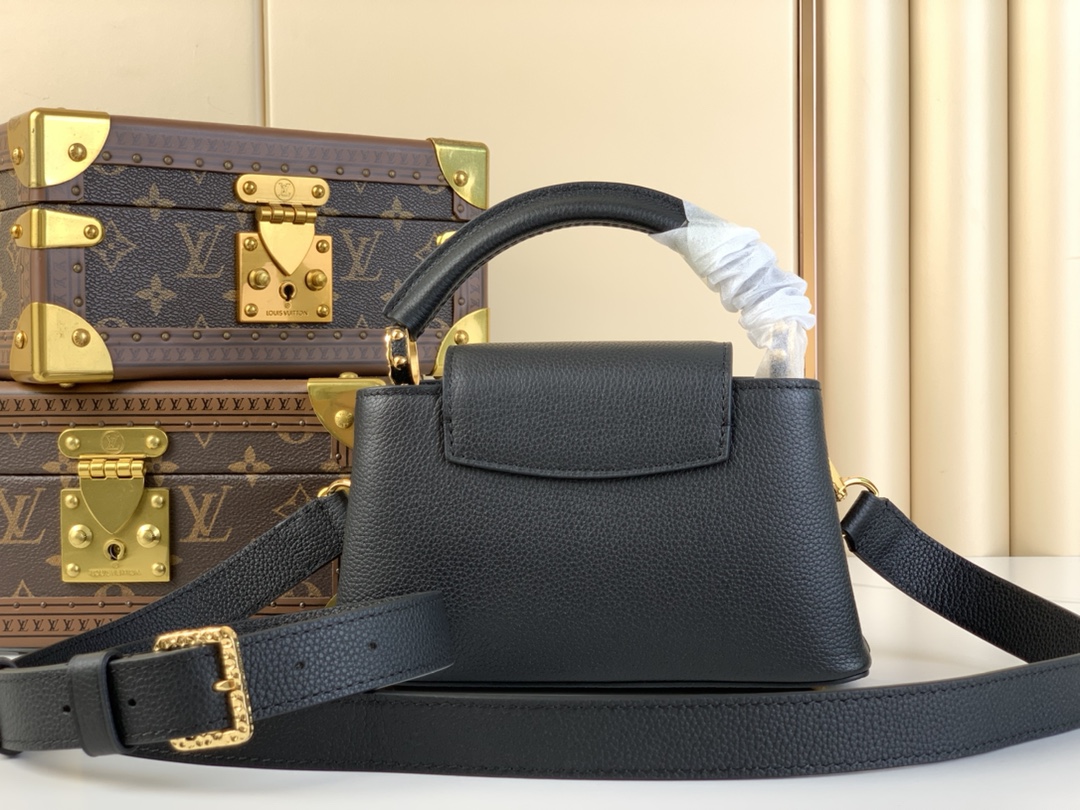 [Pre-order]กระเป๋าสะพายCapucines East-West Mini หนังลูกวัวลายเกรน M24671 - Handbagsงานคุณภาพที่ดีที่สุด