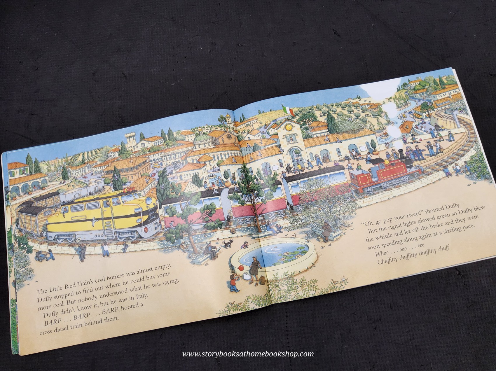 หนังสือนิทานปกอ่อน** 🍅GREEN LIGHT FOR THE LITTLE RD TRAIN BY BENEDICT BLATHWAYT