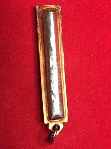 ๑. ตะกรุดเงินจารมือครูบาชุ่ม โพธิโก ๒. รูปถ่ายเก่าด้านหน้าครูบาเจ้าศรีวิชัย ด้านหลังครูบาชุ่ม โพธิโก ๓. พระเกศาครูบาชุ่ม โพธิโก ปิดทอง ๔. พระอัฐิธาตุ ครูบาชุ่ม โพธิโก ได้มาจากลุงดิศ อายุกว่า ๖๐ ปีแล้ว เป็นของรุ่นคุณพ่อชื่อพ่อหนานมี ชาวประตูป่า จ.ลำพูน