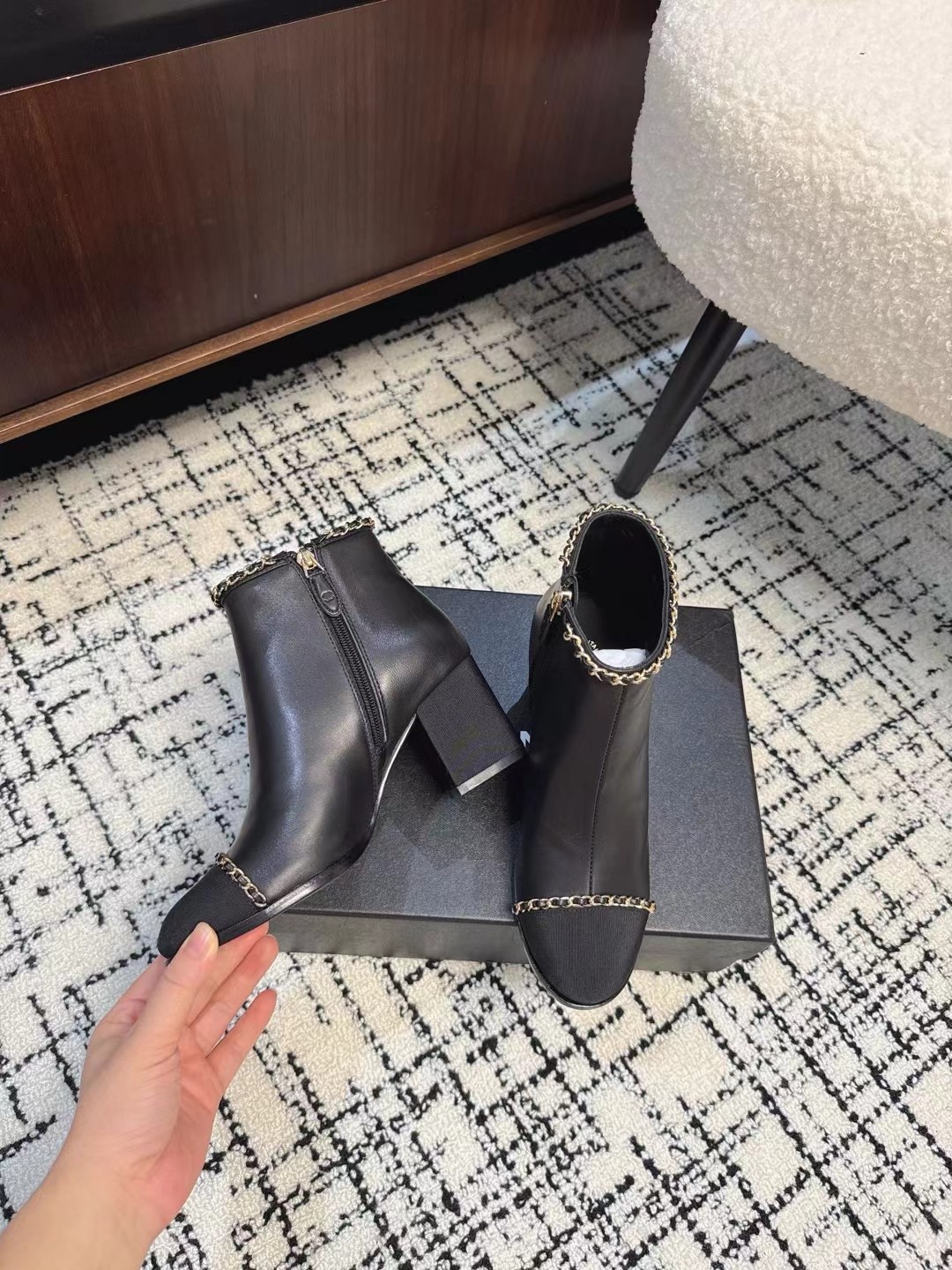 [Pre-order] รองเท้า Chanel Loafers black shoe หนังแกะแท้ 24B 2024 เกรดที่ดีที่สุด