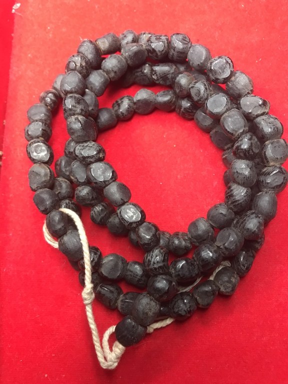 ประคำเม็็ดกล้วยป่า ครูบาชัยยะวงศา เส้นนี้ได้มาจากชาวแม่ตืน ซึ่งเป็นคนเก็บสะสมวัตถุมงคลหลวงปู่ครูบาชัยยะวงศา ซึ่งได้ต่อมาจาก ชาวลี้ แต่ไม่ทราบข้อมูล เม็ดกล้วยป่านี้ หลวงปู่เคยบอกว่า ดี ๆ ๆ ๆ เพราะสัตว์ต่าง ๆ ต่างมากินกล้วยป่า ถือเป็นเมตตา