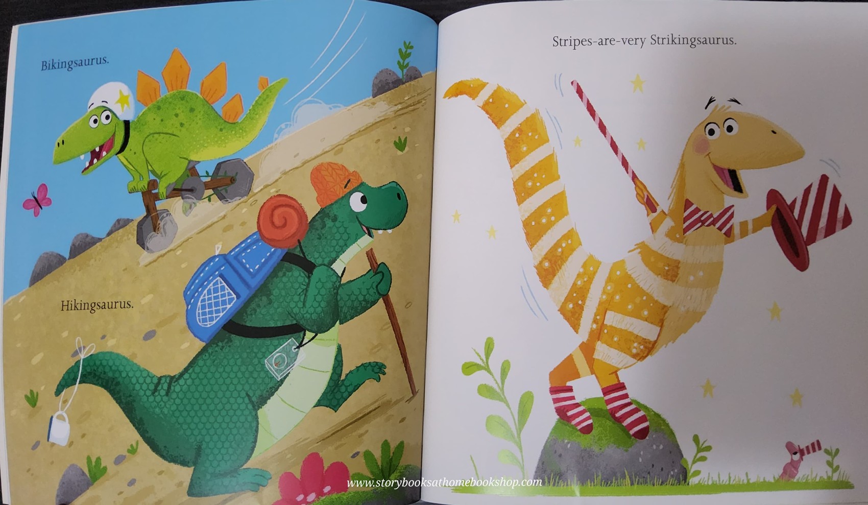 หนังสือนิทานปกอ่อน** ♥️WHO WILL YOU MEE ON DINOSAUR STREET?