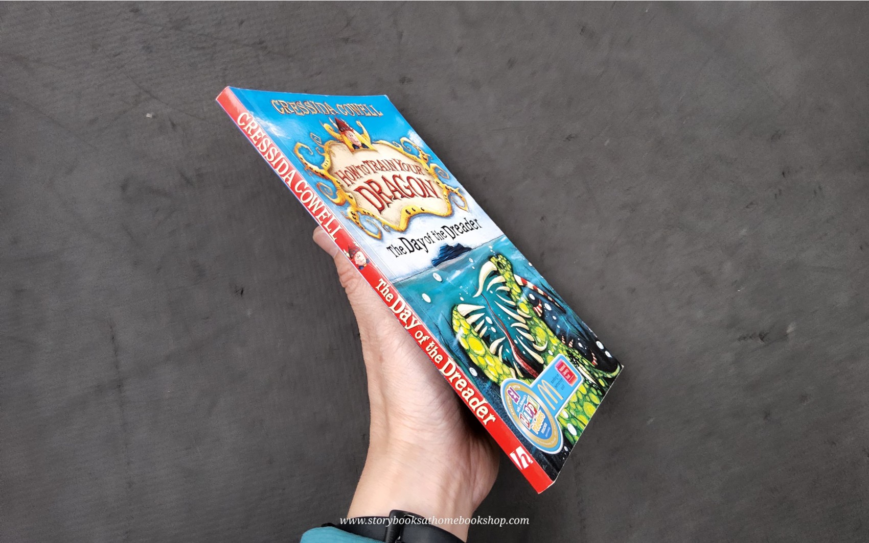 วรรณกรรมเยาวชน ** **หนังสือนิทานปกอ่อน** 🍅🍅HOW TO TRAIN YOUR DRAGON THE DAY OF THE DREADER BY CRESSIDA COWELL
