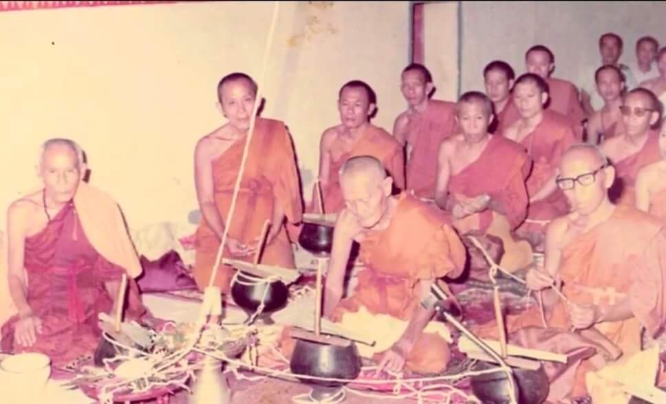 น้ำมันมนต์ ครูบาสุรินทร์ วัดหลวงศรีเตี้ย จ.ลำพูน