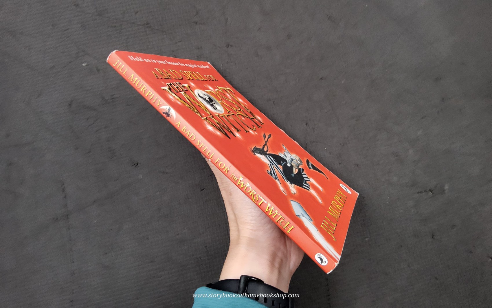 วรรณกรรมเยาวชน ** **หนังสือนิทานปกอ่อน** 🍅🍅A BAD SPELLFOR THE WORST WITCH BY JILL MURPHY