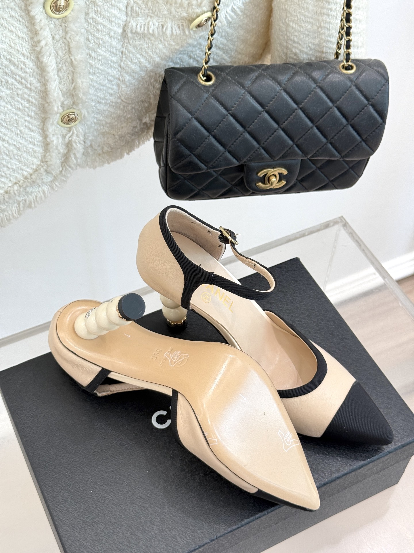 [Pre-order] รองเท้า Chanel Beige/Black Leather CC Cap-Toe Pearl Heel เกรดที่ดีที่สุด