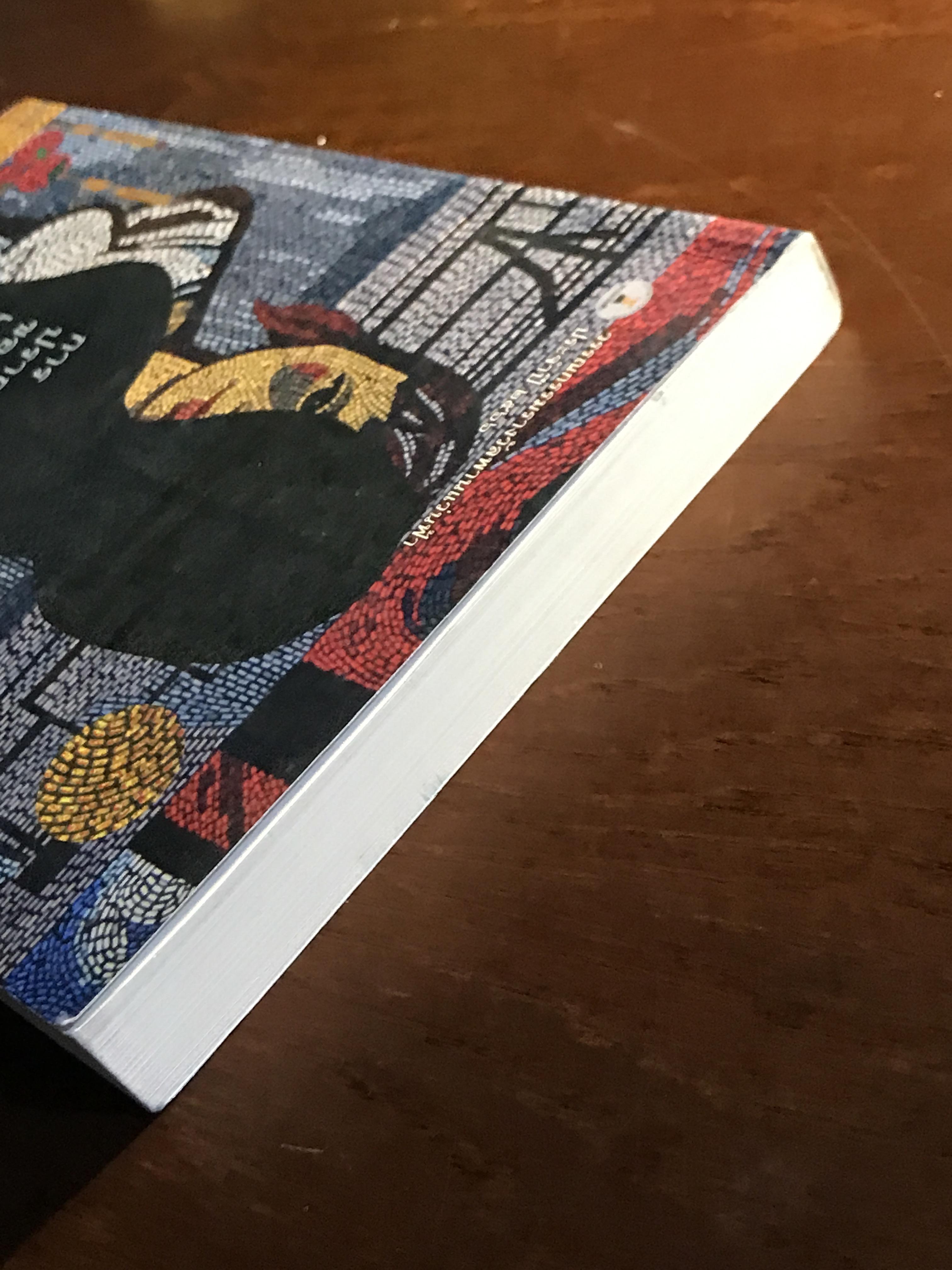 การปรากฏตัวของเงาดำข้างศาลเจ้า รวมผลงานรางวัล พานแว่นฟ้า ประจำปี 2566 จัดพิมพ์โดย สำนักงานเลขาธิการสภาผู้แทนราษฎร ➡️ WA4