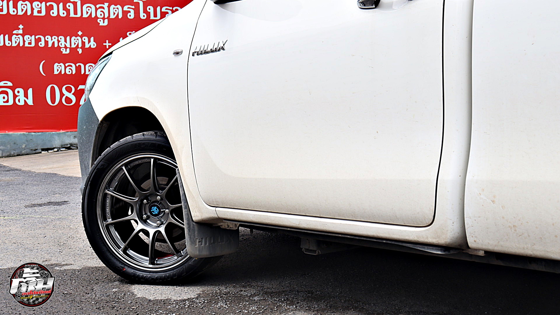 TOYOTA REVO เปลี่ยนล้อยาง ล้อ JP Racing Wheels TC105X ขอบ18นิ้ว ยาง LANDSAIL RX008 265/40R18 101Y