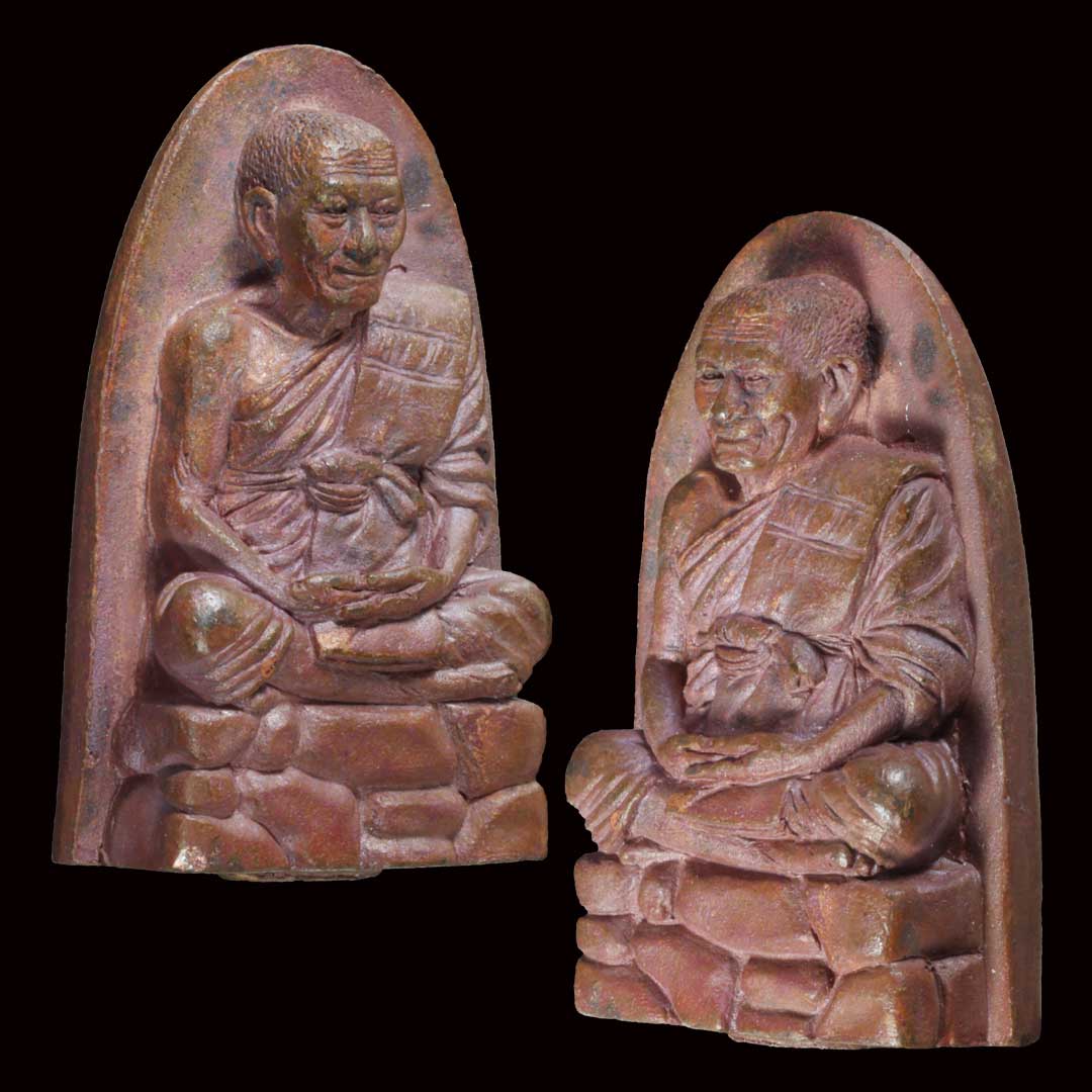 เหรียญหล่อฐานภูเขาเลื่อนสมณศักดิ์ หลวงปู่มหาศิลา เนื้อทองแดงเถื่อน หมายเลข2713