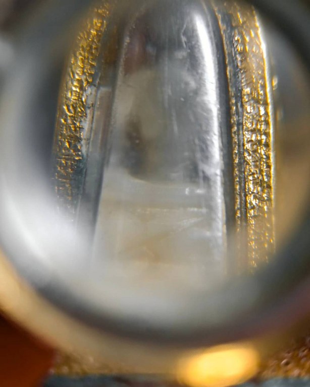 ๑. พระทัตธาตุ ครูบาแก้ว สุทโธ ๒.รูปถ่ายด้านหลังติดจีวร ๓. ล็อกเกตรุ่นแรก ปี ๑๘ ๔. เม็ดประคำจำนวน ๑ เม็ด ๕. รูปถ่ายด้านหลังติดพลอยคำ และ ๖.รูปหล่อรุ่น ๑ ของหลวงปู่แก้ว สุทโธ วัดดอยโมคลาน จ.เชียงใหม่