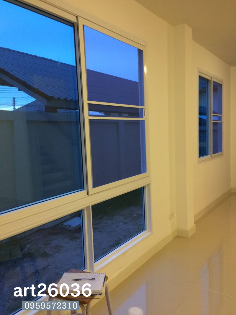 หน้าต่าง ประตู บานเลื่อน กระจกมินิมอล