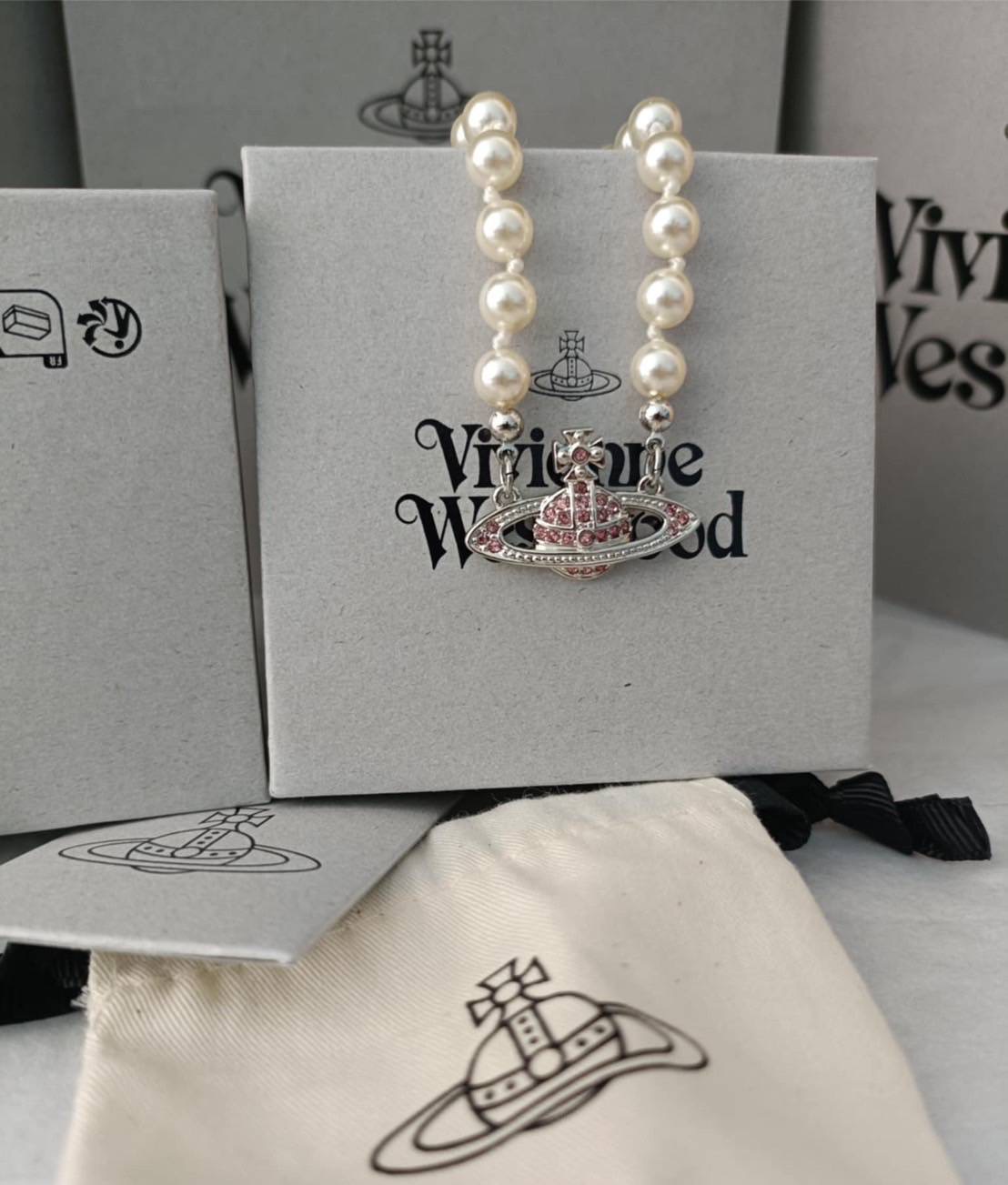โปรดีงาม New Vivienne Westwood Mini Bas Choker เพชรสีชมพูหวานมาก น้องหายากน้าา 💗✨