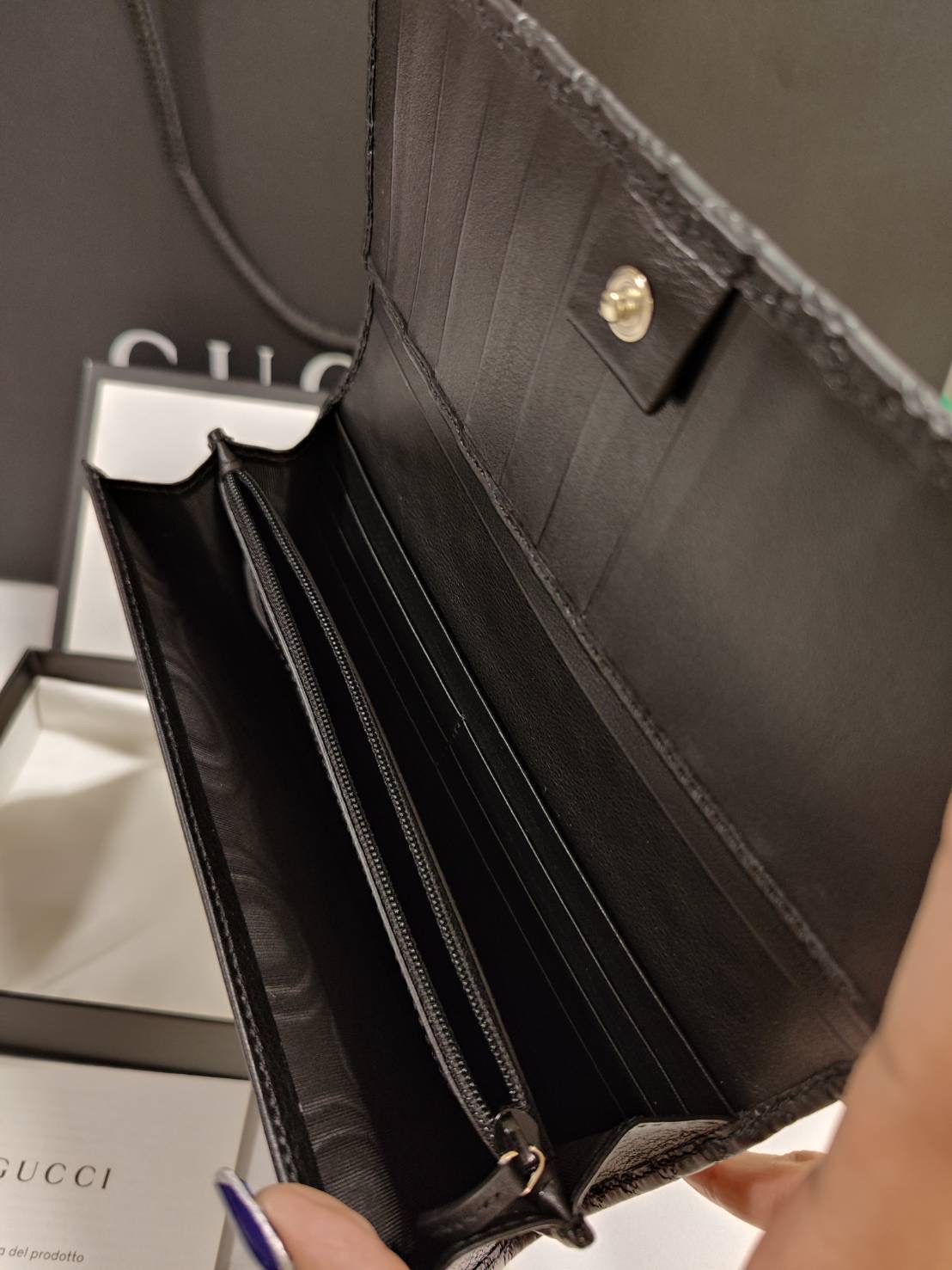 New Gucci wallet 2 พับ หนังปั้มสีดำ