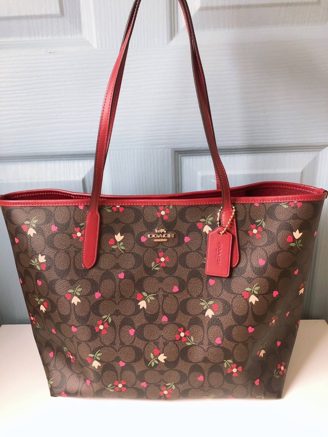 NEW COACH CITY TOTE IN SIGNATURE CANVAS WITH HEART PETAL PRINT